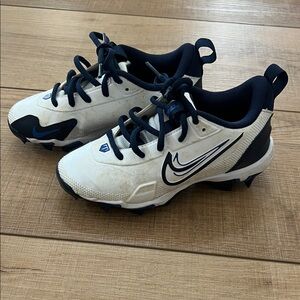 Nike Kids White and Navy Baseball Cleats